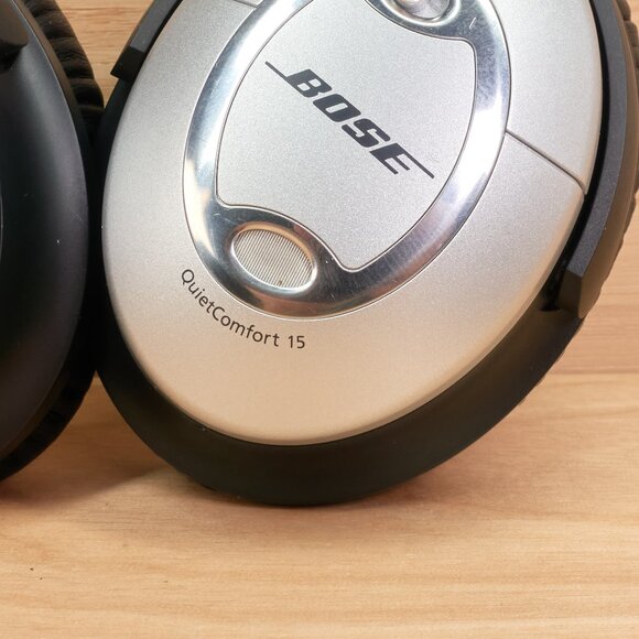 Bose QuietComfort 15 Acoustic Noise Cancelling Headphones, with case - Picture 6 of 11